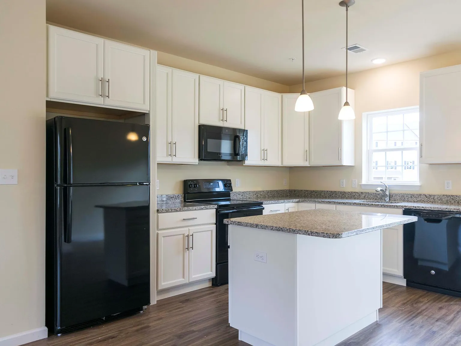 Arey Lane Townhomes — Photo 2