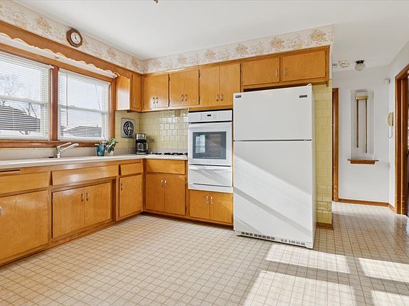 3rd image of 430 N Arquilla Dr