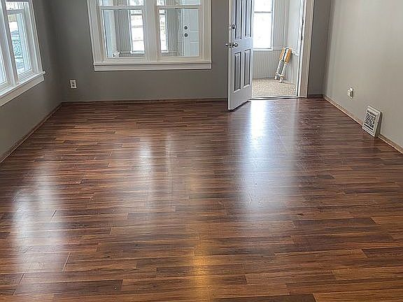 2nd image of 923 E Dale Ave