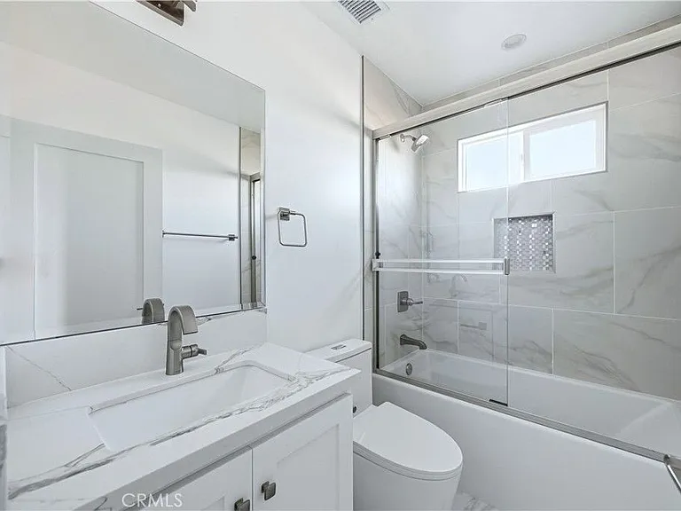 10538 La Reina Ave #4 — Photo 29