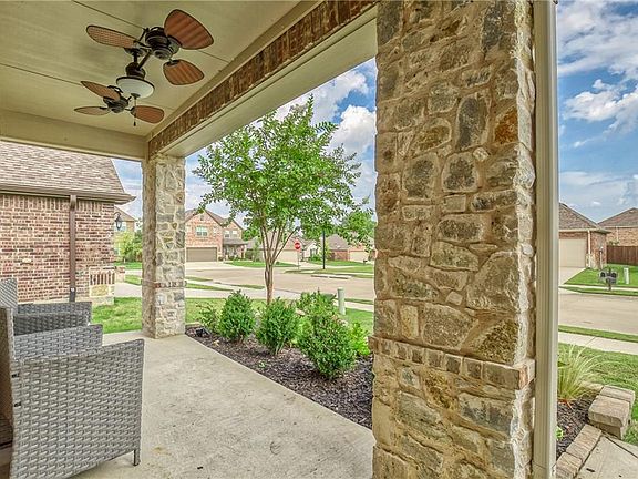 4th image of 1004 Rose Garden Dr