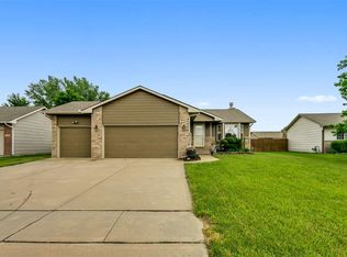 1701 E Springfield St, Goddard, KS 67052