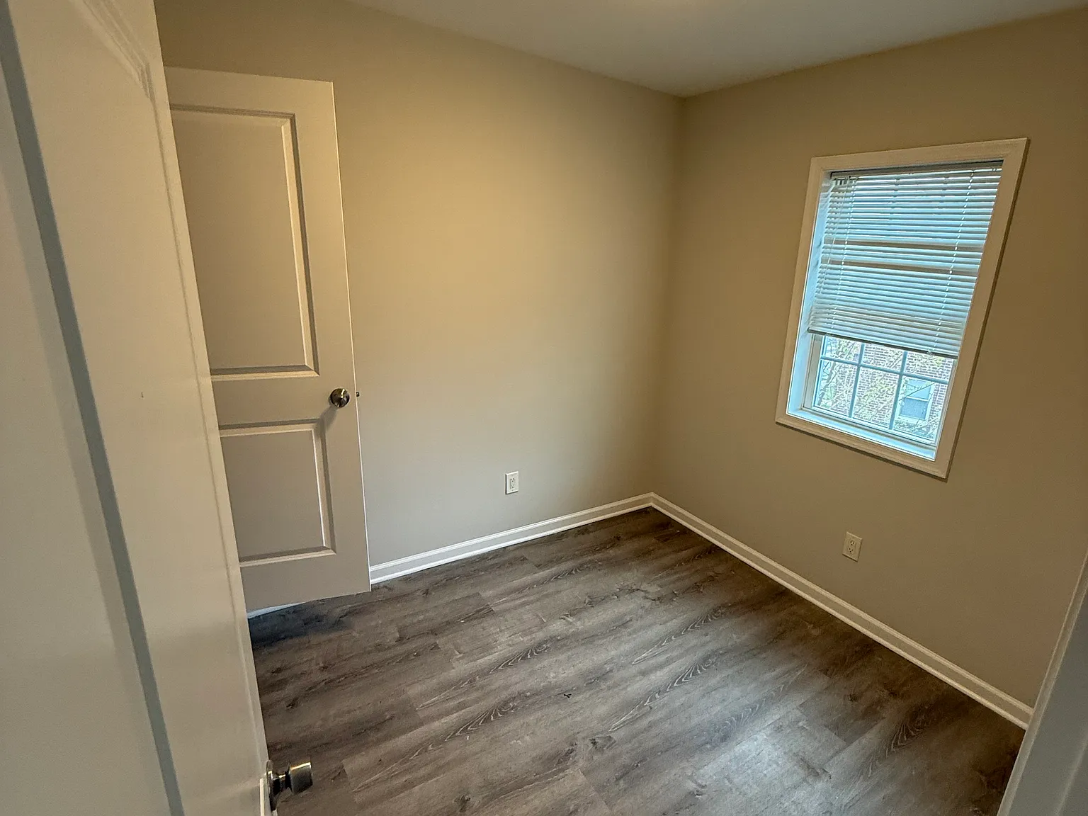 3 bed, 700 sqft, $4,000 — Photo 3