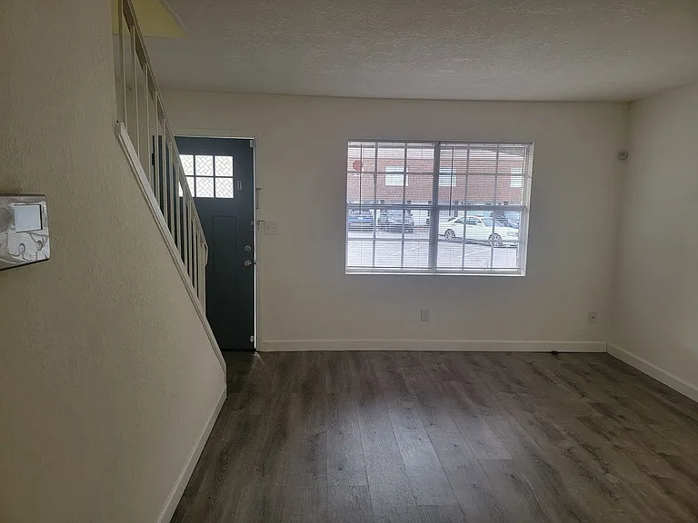 625 Coleman St — Photo 30