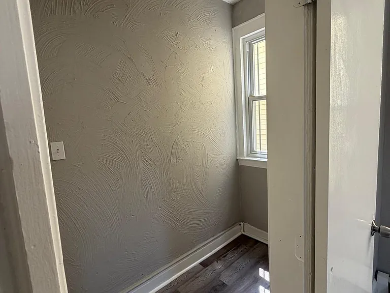 186 N 12th St #1B — Photo 11