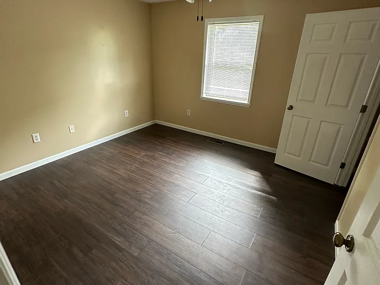 892 Woodlawn Rd — Photo 9