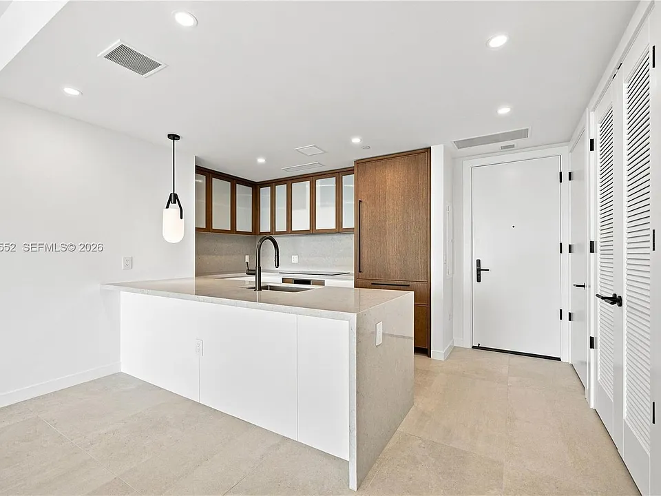 2200 Brickell Ave #413
