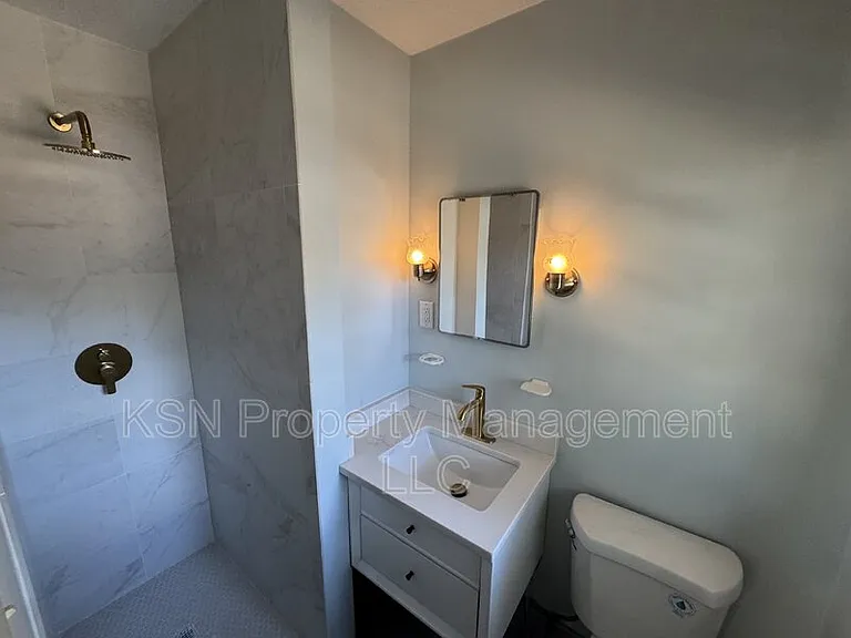 1436 E 42nd St — Photo 12
