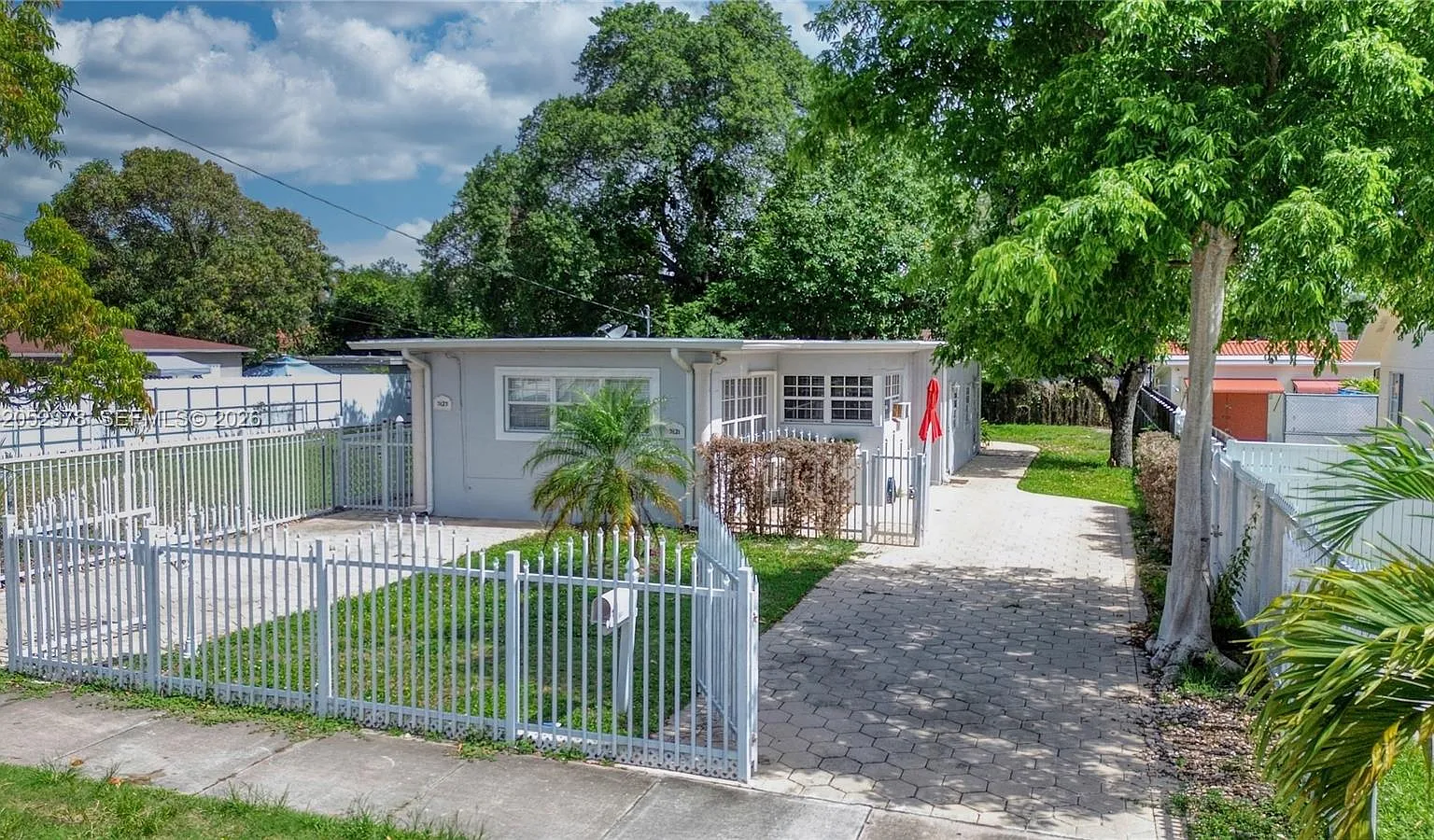 2 bed, 1.0 bath, 1472 sqft, $2,500 — Photo 3