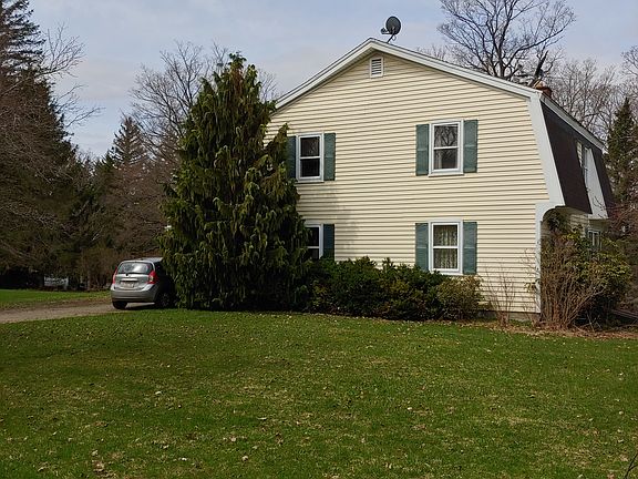 3rd image of 10 Crestview Dr