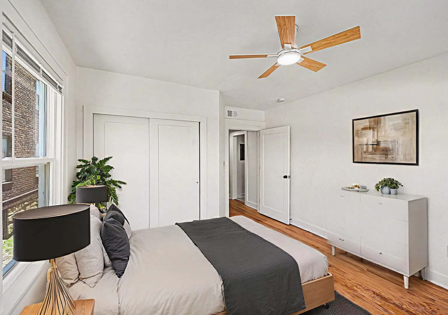 The Bristol Apartments — Photo 2