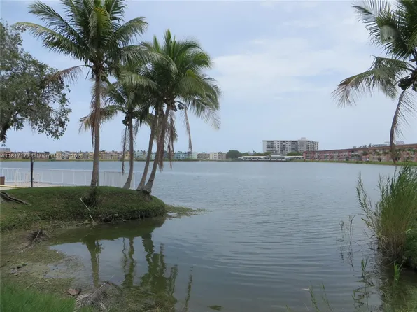 1400 NE 191st St APT 308, Miami, FL 33179