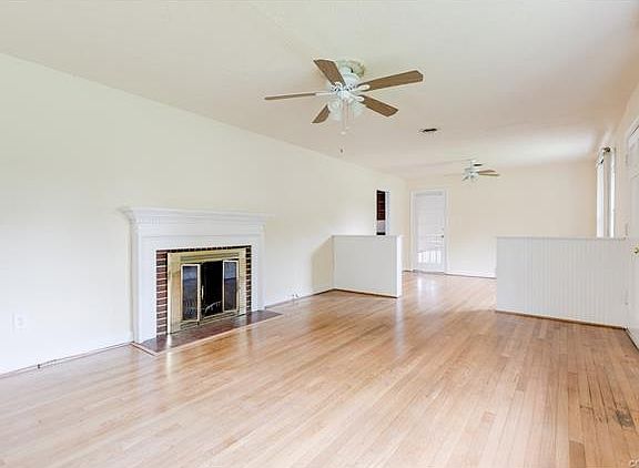 4th image of 2207 Arbor Dr