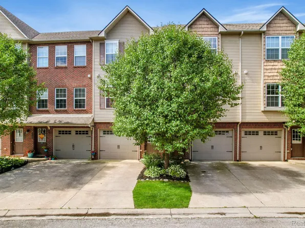 2155 Knotty Pine Trl, Howell, MI 48855