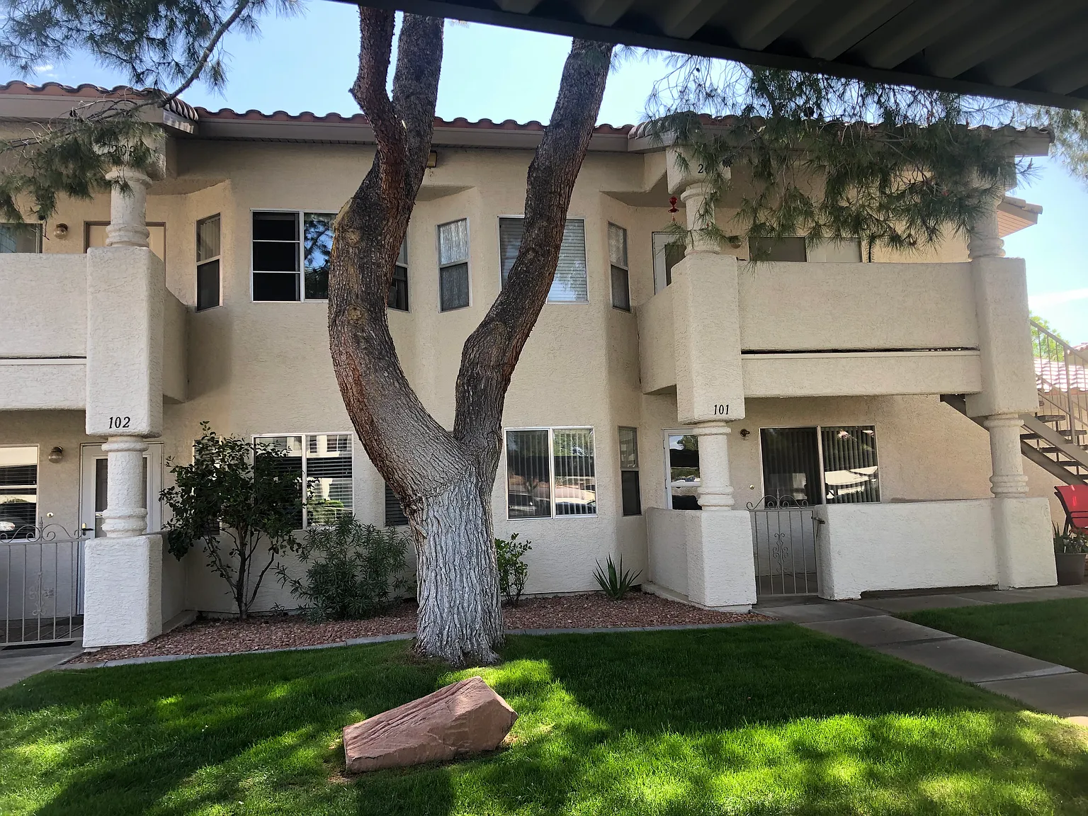 2 bed, 996 sqft, $1,100 — Photo 1