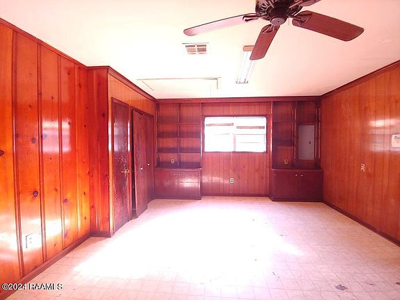 3rd image of 1415 Athabaska St