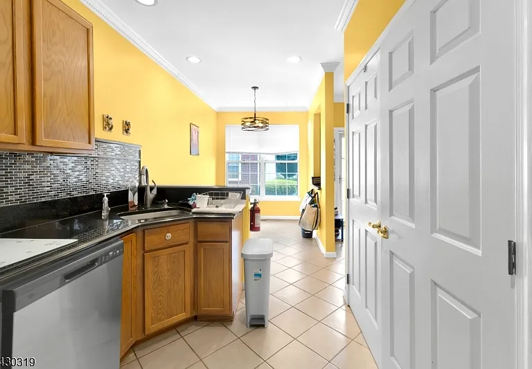 72 Albert Ct — Photo 11