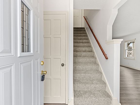 4th image of 1936 N Park Ave
