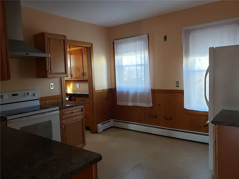 40 E Barrows St #2 — Photo 5