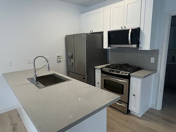 3rd image of 965 Nile Ave NE #3