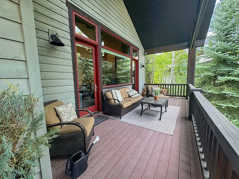 2060 Paddington Dr — Photo 6
