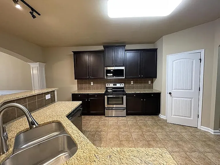 6069 Reynolds Cir — Photo 12