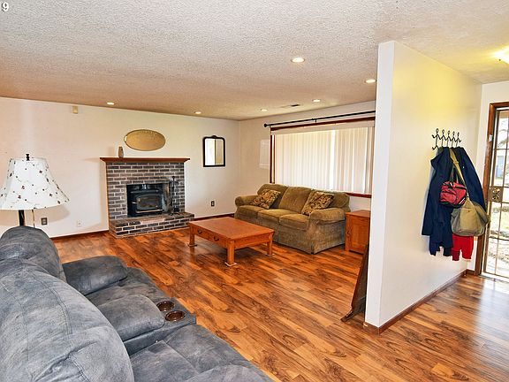 3rd image of 9216 NE 95th St