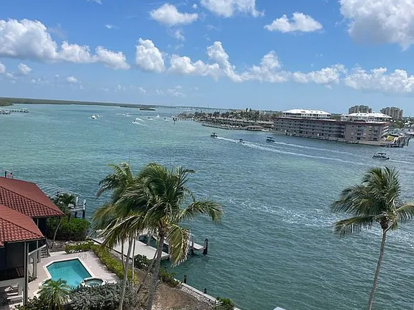 60 Pelican St W APT 703, Naples, FL 34113