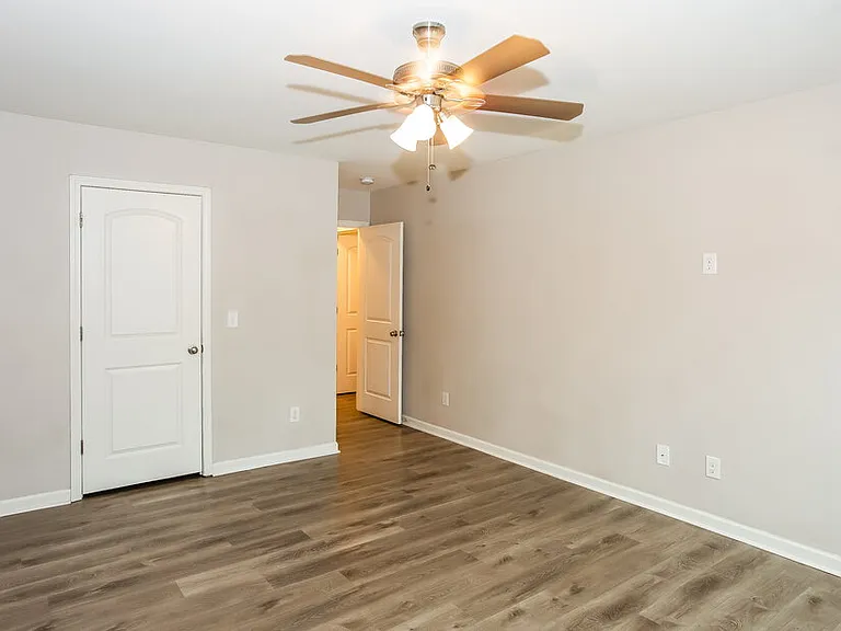 1083 Manston Pl SW — Photo 11