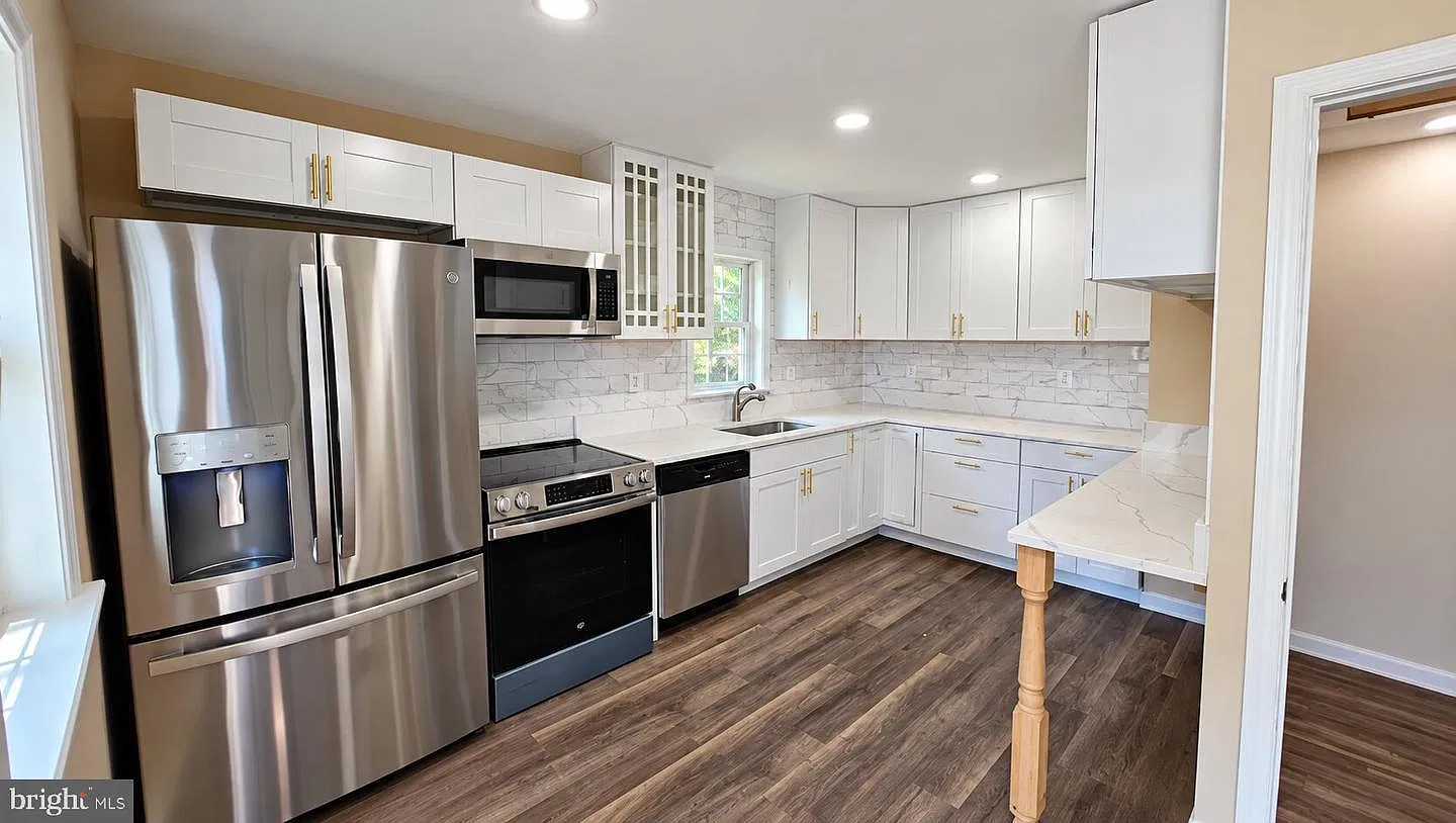 3 bed, 2000 sqft, $3,000 — Photo 2
