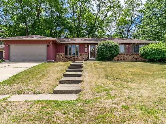2nd image of 1749 Oak Leaf Dr
