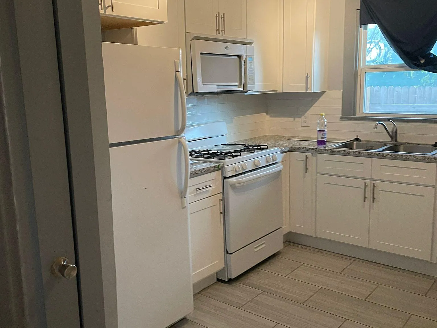 2 bed, 952 sqft, $895 — Photo 1