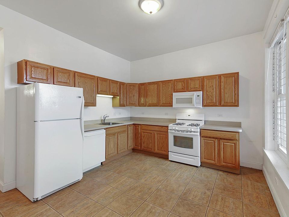 1st image of 3420 N Sheffield Ave #2MC