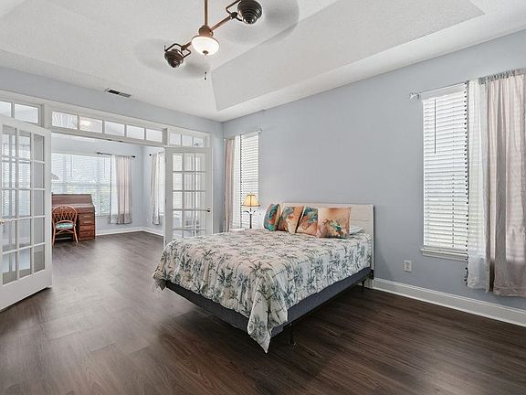 3rd image of 4889 Westwind Dr.
