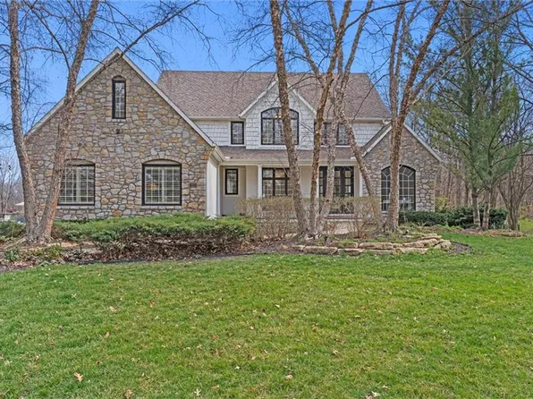 3101 Ironhorse Ct, Leawood, KS 66224