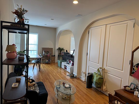 5th image of 5609 N Clark St Unit 3