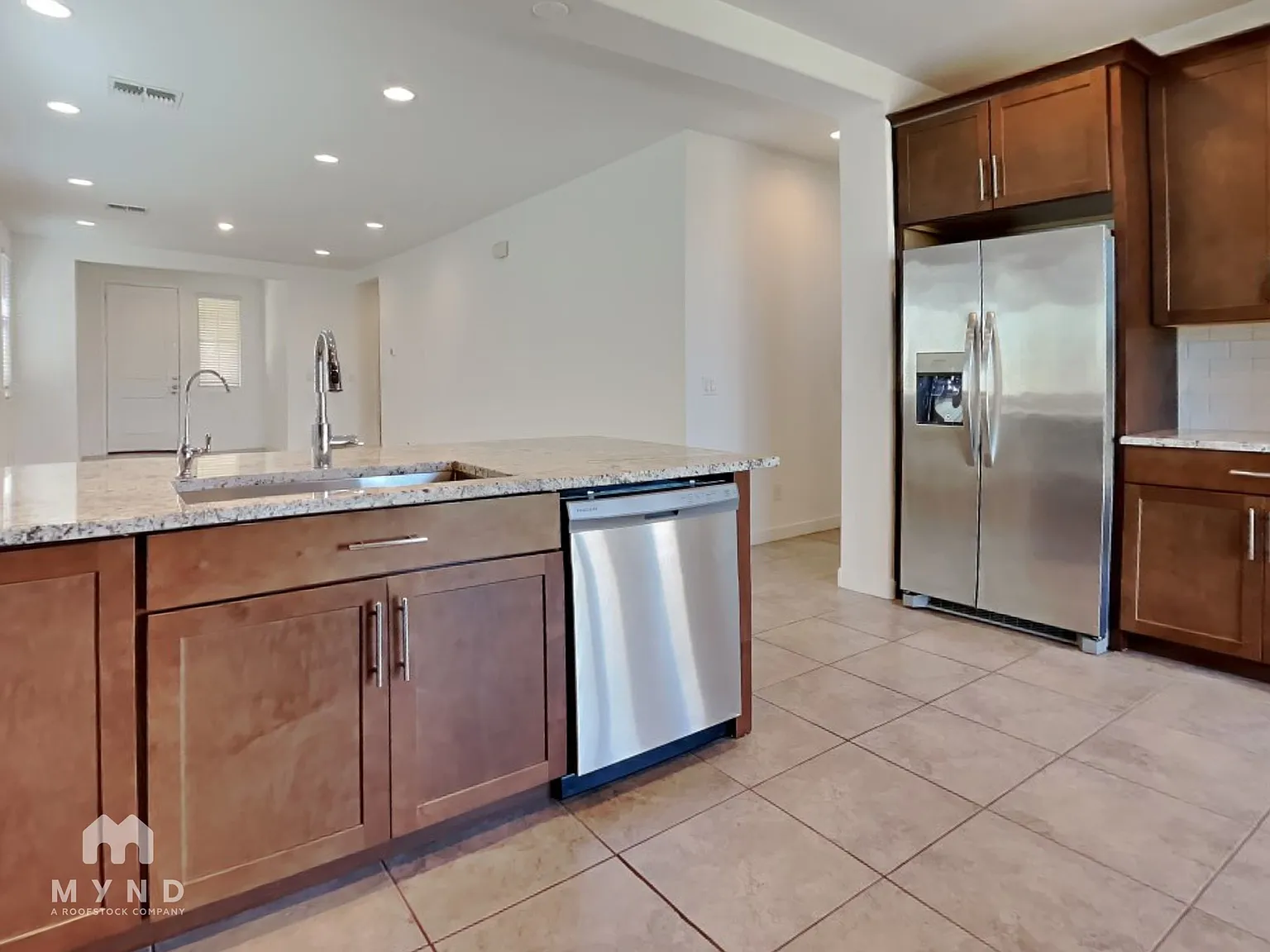3 bed, 2.0 bath, 1397 sqft, $2,100 — Photo 2