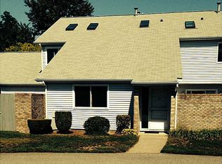1015 Williamsburg Cir, Warwick, RI 02886