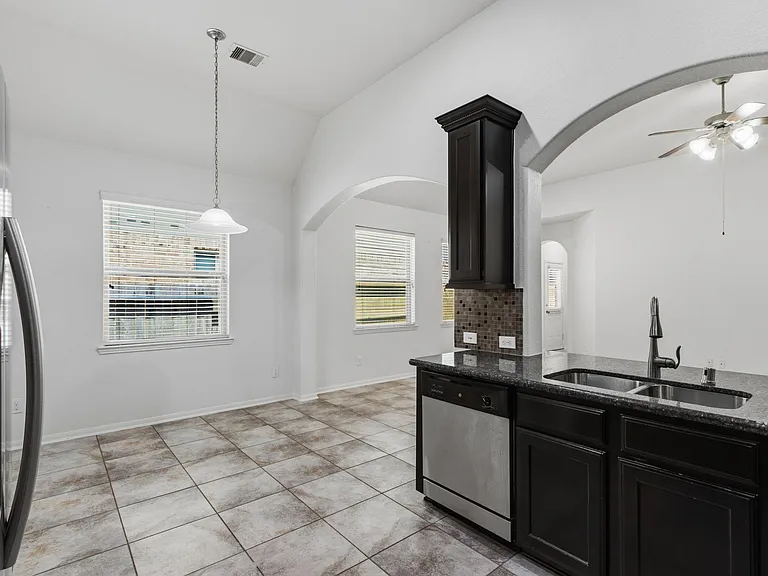 271 Westwood Dr — Photo 10