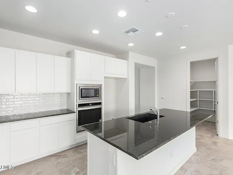 8529 S 67th Dr — Photo 15