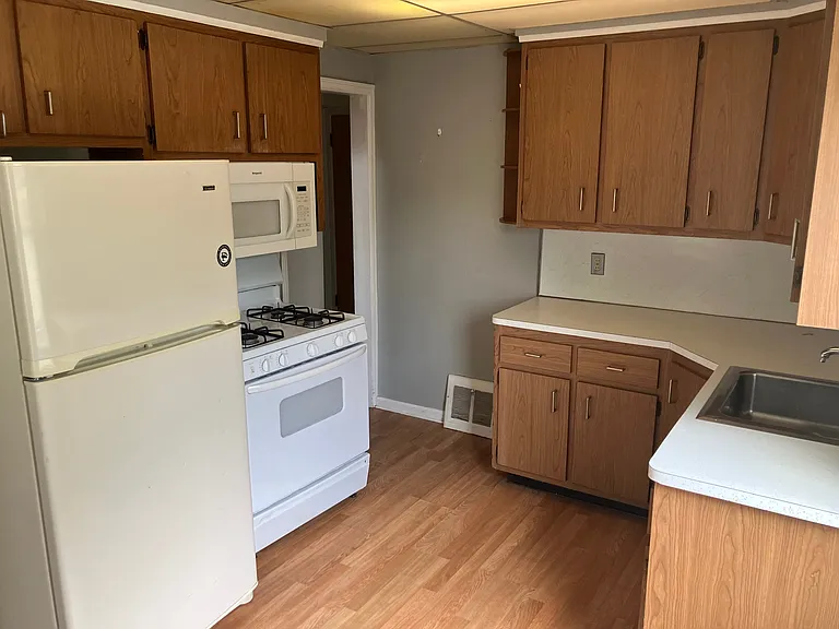 3404 Linwood Ave — Photo 9
