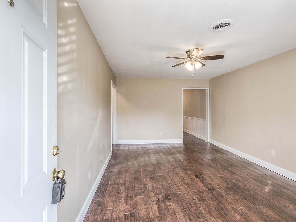 1st image of 102 W Atlanta St