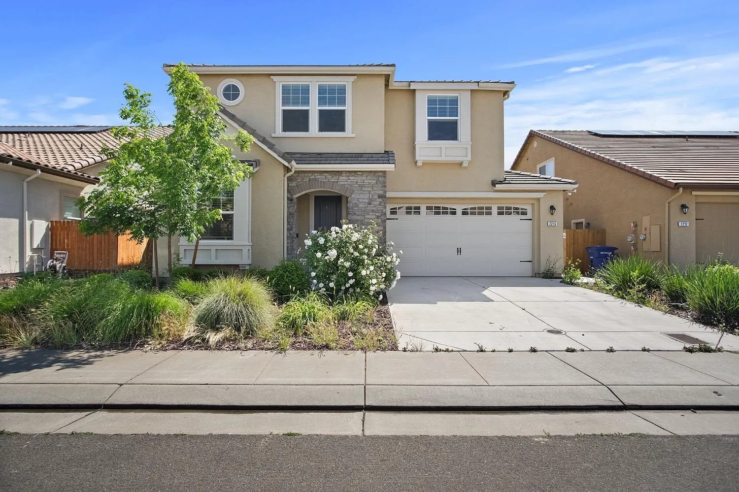 2216 Yellowhammer Ln photo 1