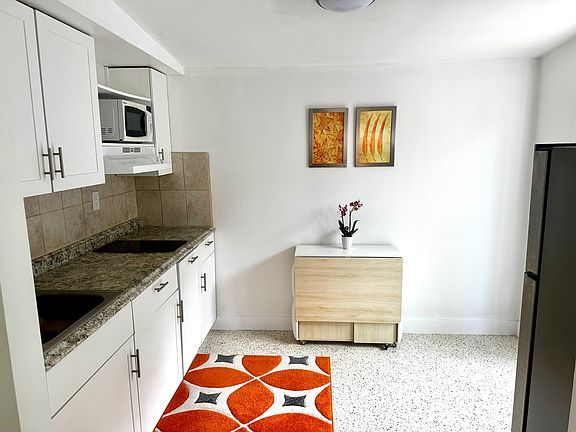 4th image of 2702 NE 9th Ave #2