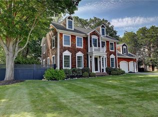 18 Fairway Dr, Barrington, RI 02806