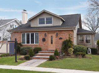 1613 Hewlett Ave, Hewlett, NY 11557