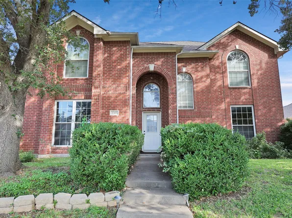 2748 Oak Hollow Dr, Grand Prairie, TX 75052