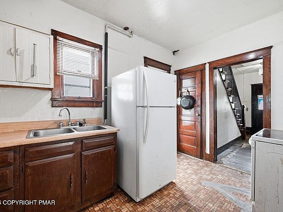 3rd image of 179 State St