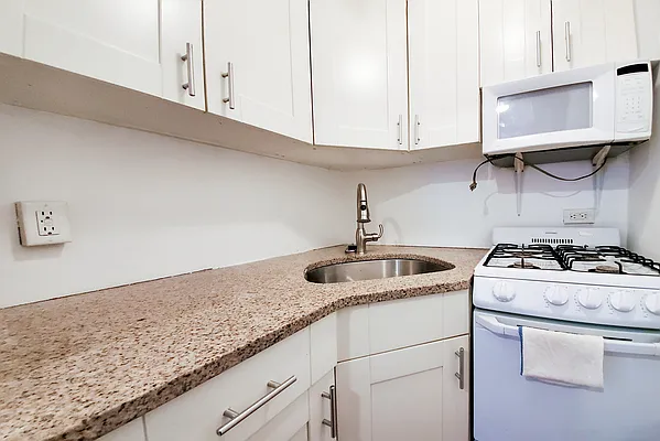 Rented by Warburg | media 8