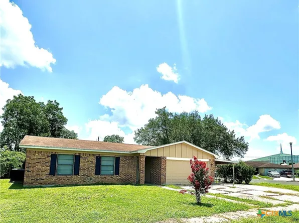 225 Monterrey Dr, Victoria, TX 77904